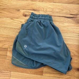 Hotty hot lululemon shorts- size 8